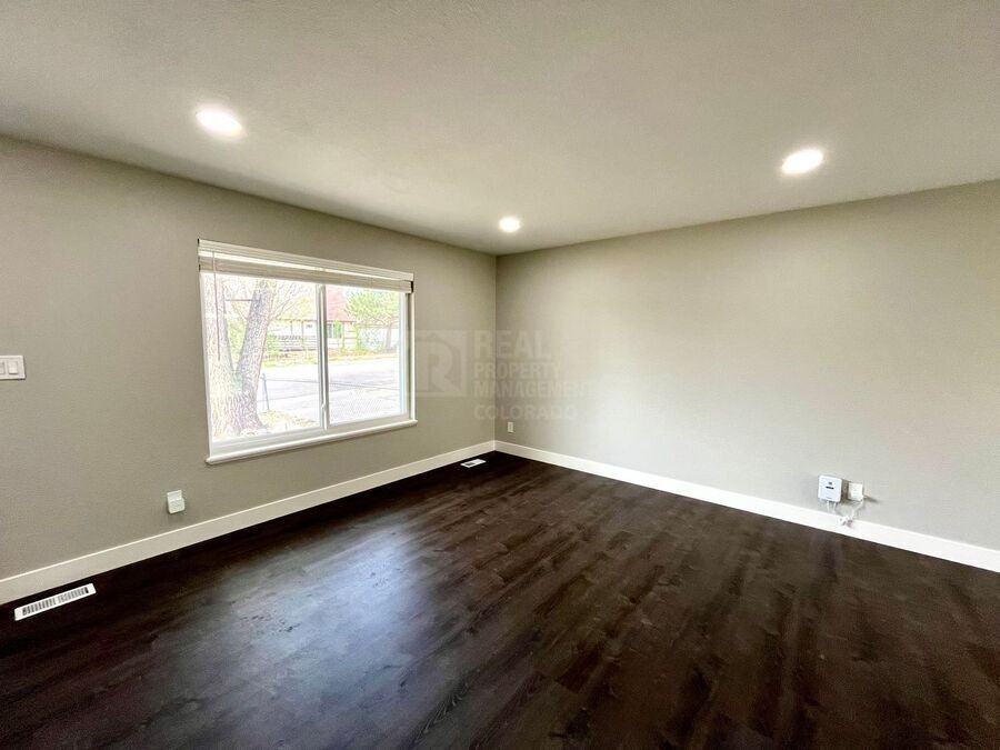 2123 Fernwood Dr - Photo 4 of 17