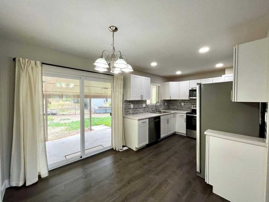 2123 Fernwood Dr - Photo 5 of 17