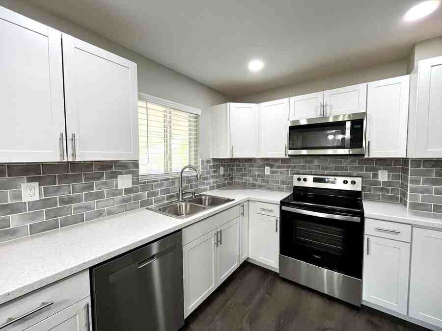 2123 Fernwood Dr - Photo 6 of 17