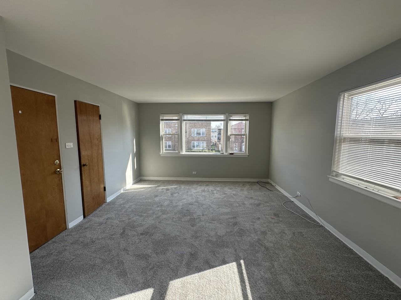 2644 W Balmoral Ave #2 - Photo 3 of 18