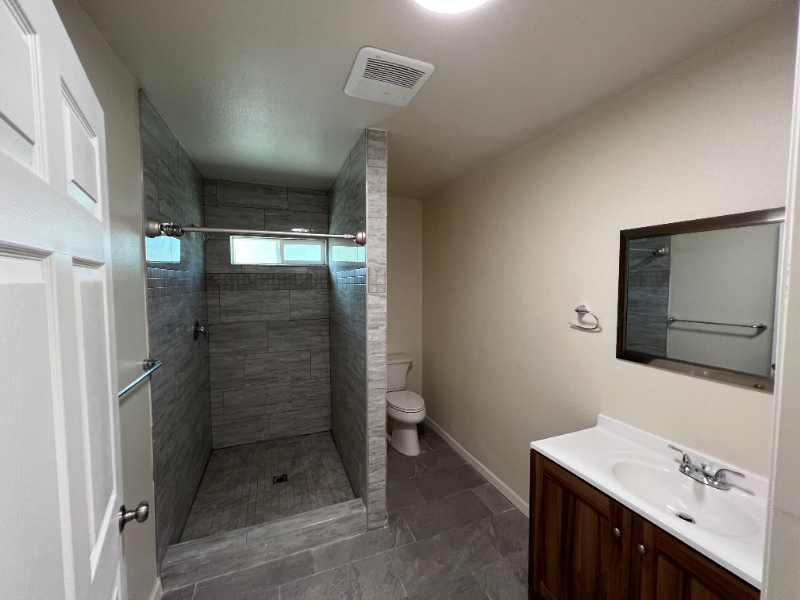 934 N Van Ness Ave - Photo 4 of 11