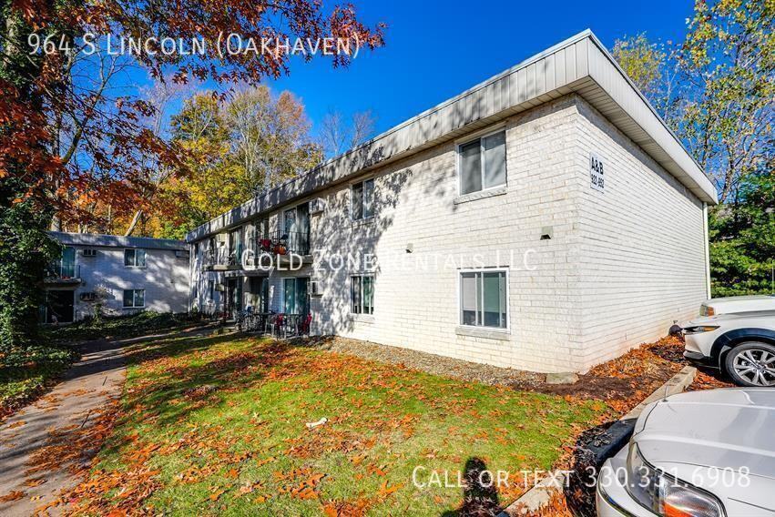 964 S Lincoln St - Photo 2 of 7