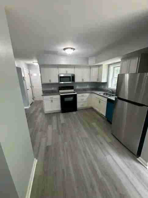 209 Record St - Photo 4 of 16