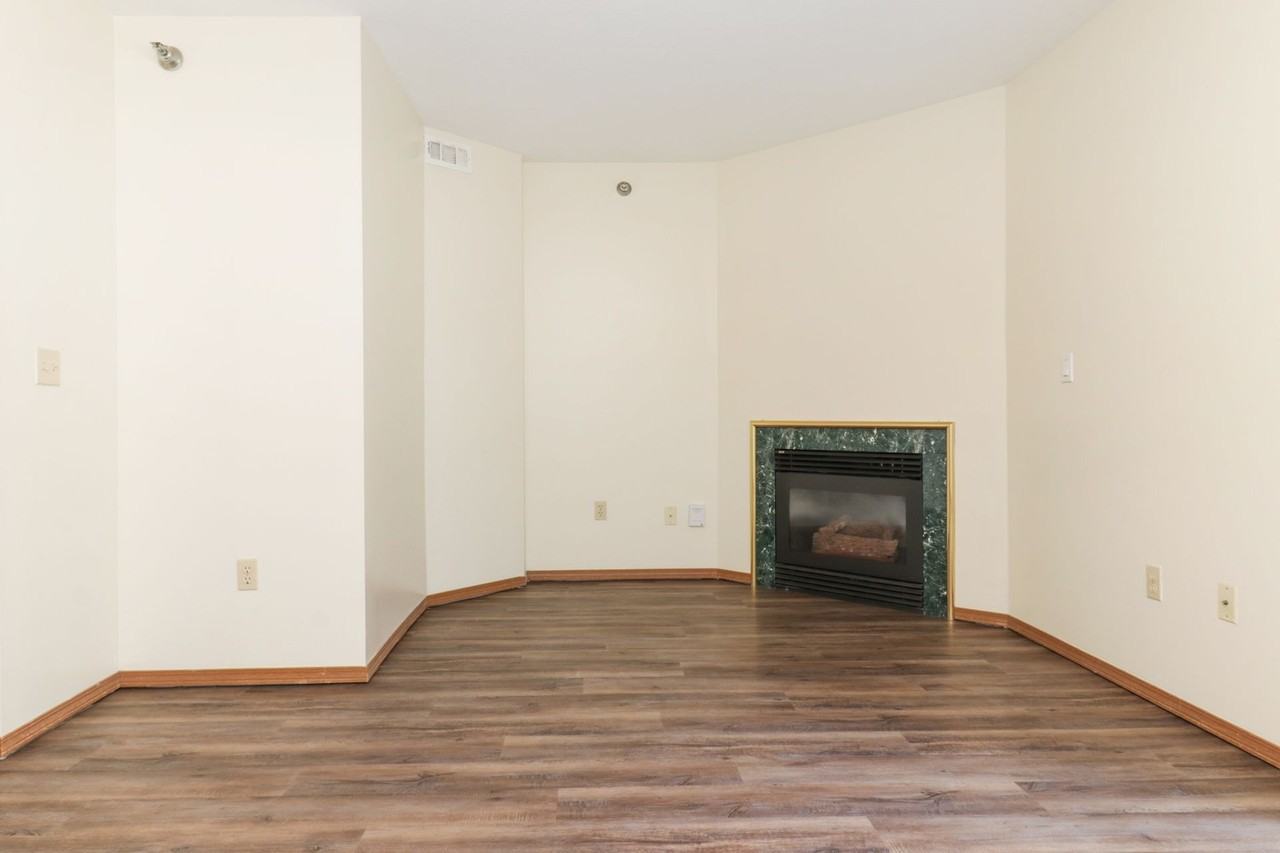 1 Christopher Way - Photo 5 of 50