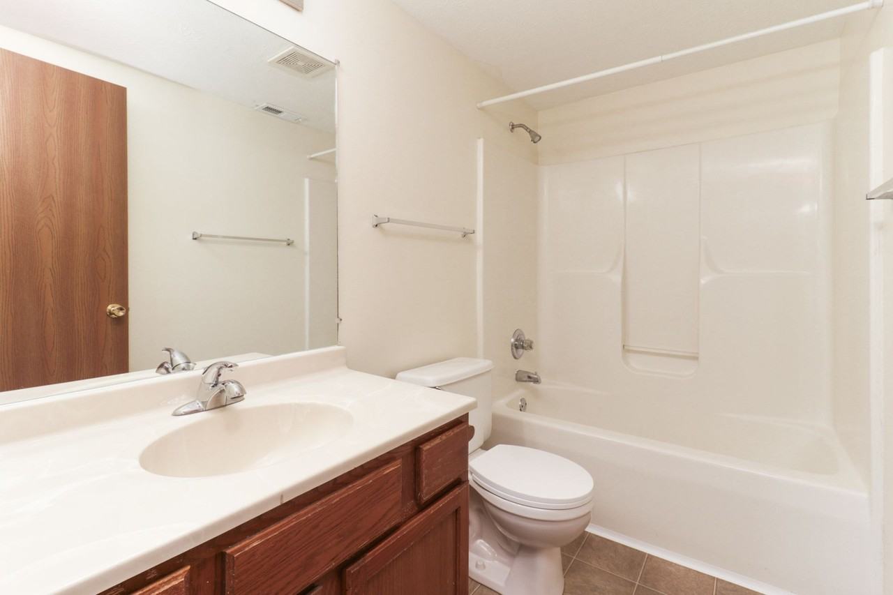 1 Christopher Way - Photo 7 of 50