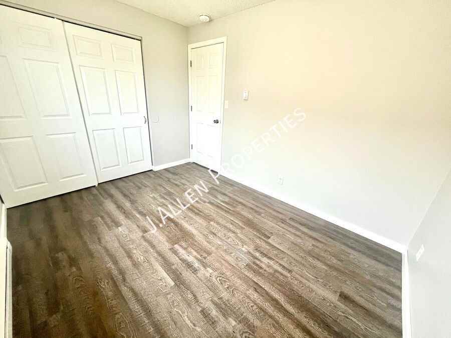 725 S 20th St #C - Photo 3 of 8