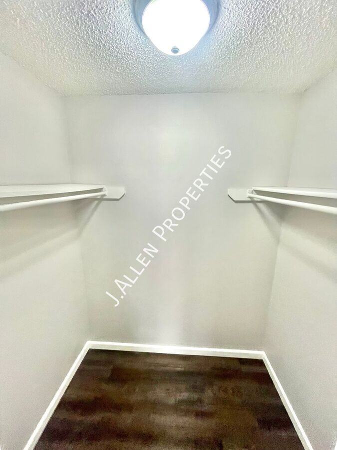 725 S 20th St #C - Photo 4 of 8