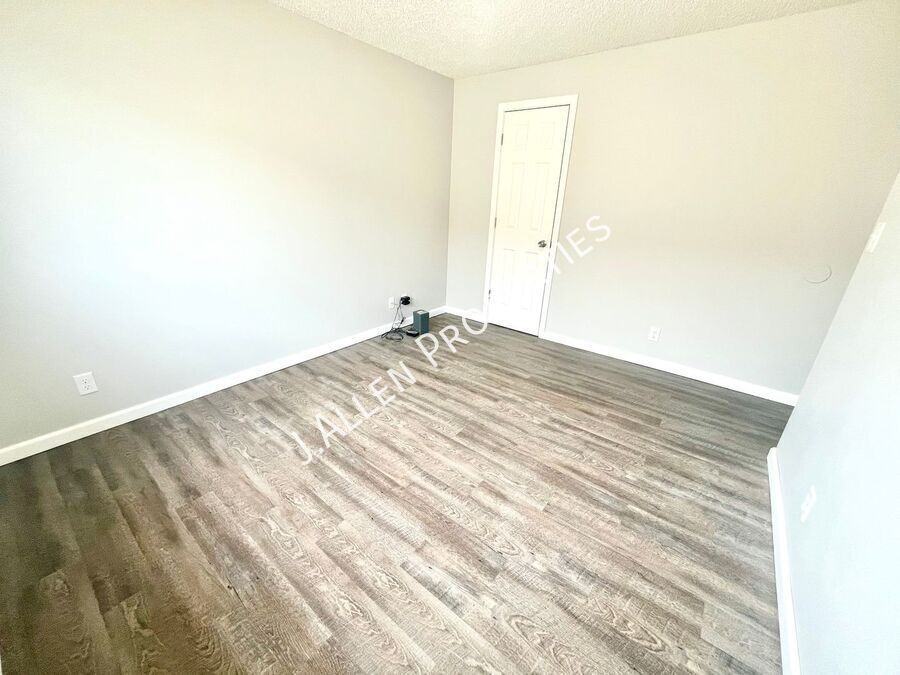 725 S 20th St #C - Photo 6 of 8