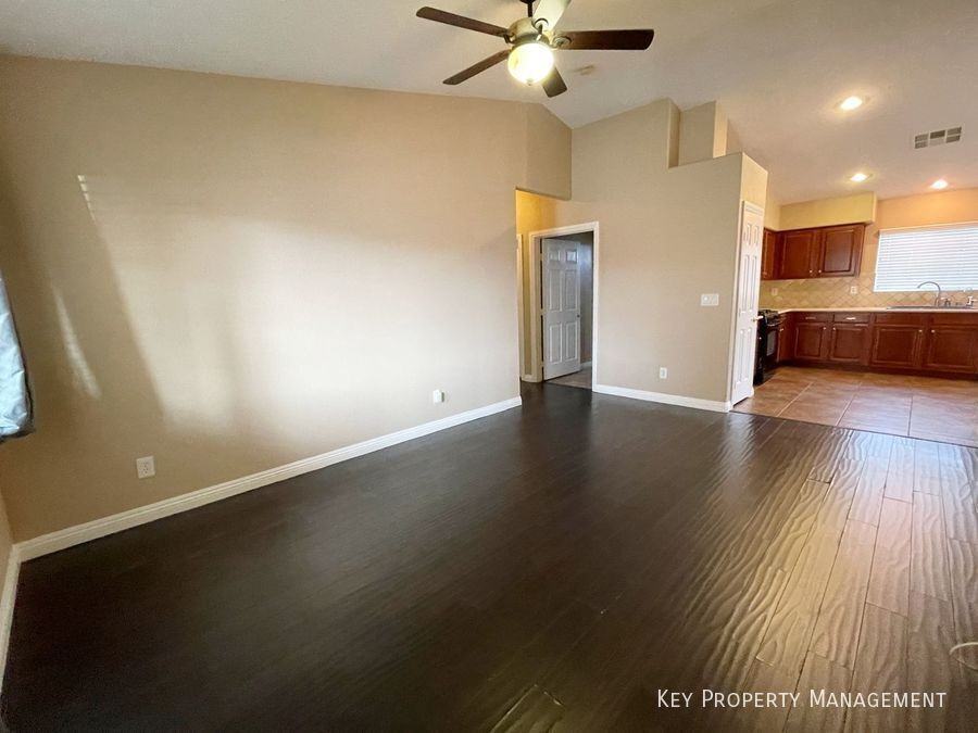 8520 Little Fox St - Photo 3 of 20