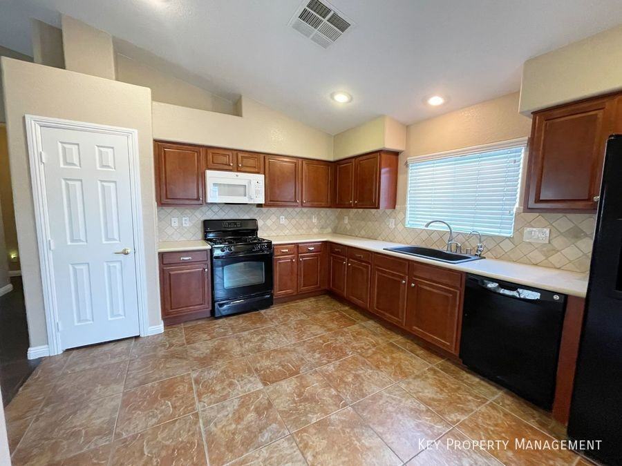 8520 Little Fox St - Photo 7 of 20