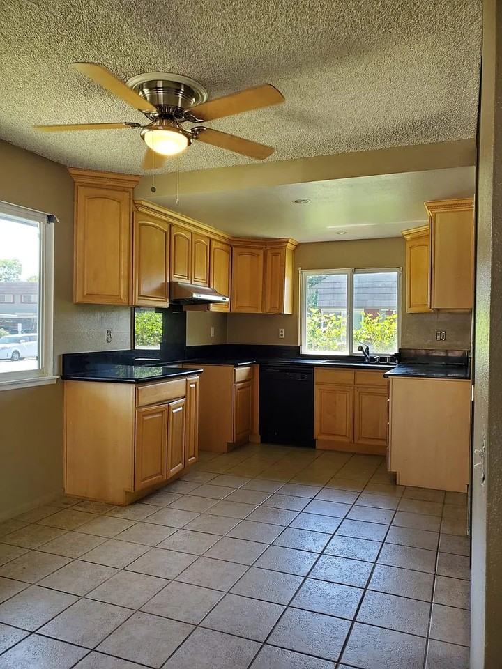 4733 Larwin Ave - Photo 3 of 9