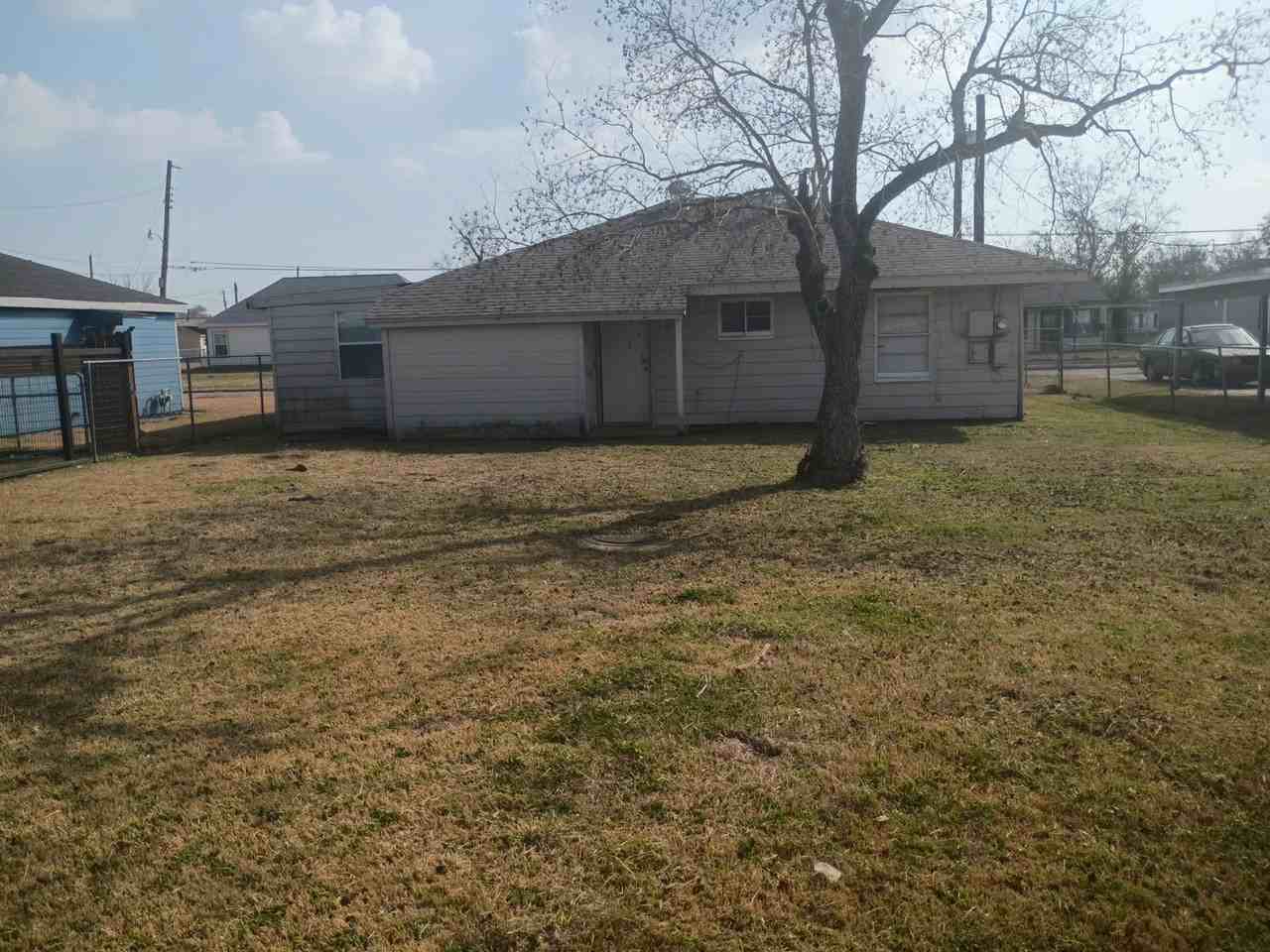 2803 7th St - Photo 3 of 9