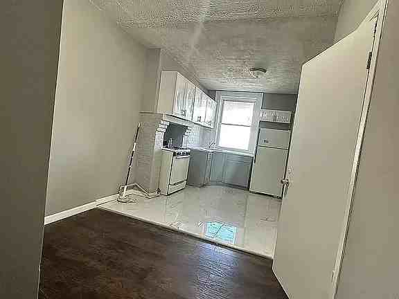 268 2nd St #1 - Photo 2 of 7