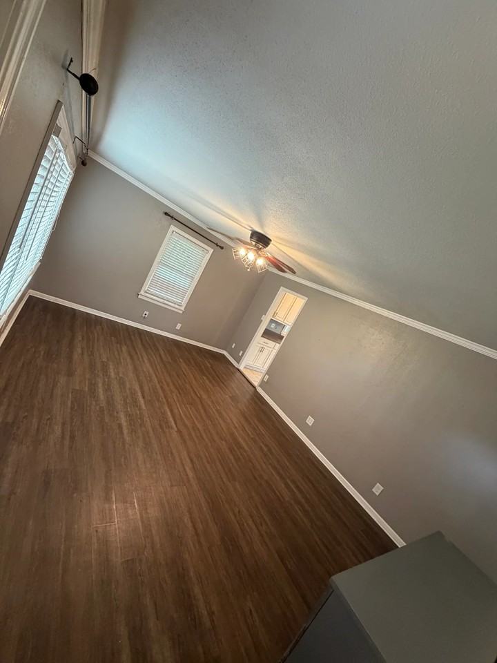 139 N Leland Dr - Photo 3 of 17