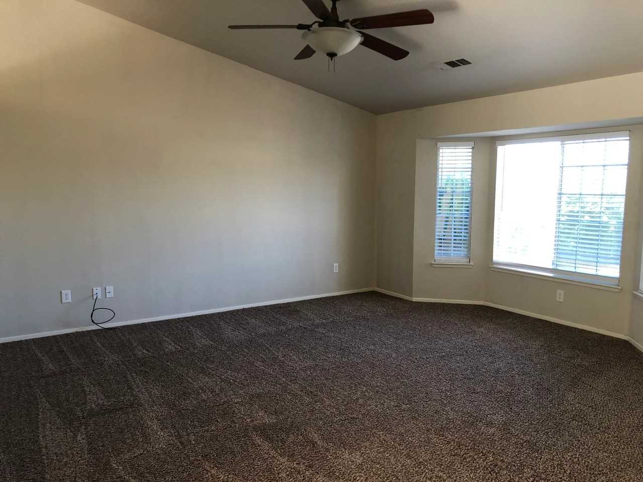 1623 Imperial Dr - Photo 7 of 8