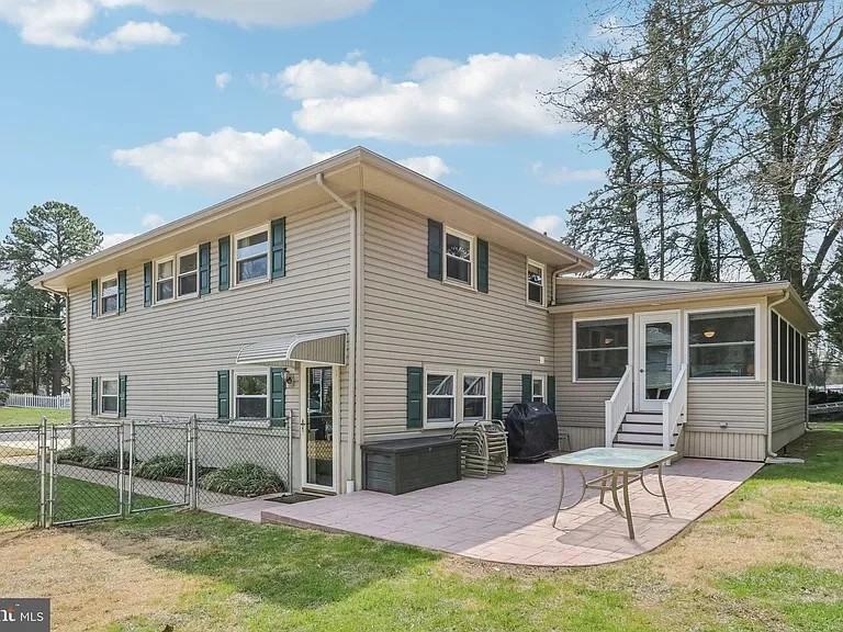 226 N Madison Ave - Photo 3 of 8