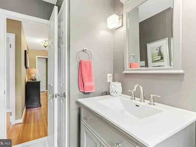 226 N Madison Ave - Photo 7 of 8