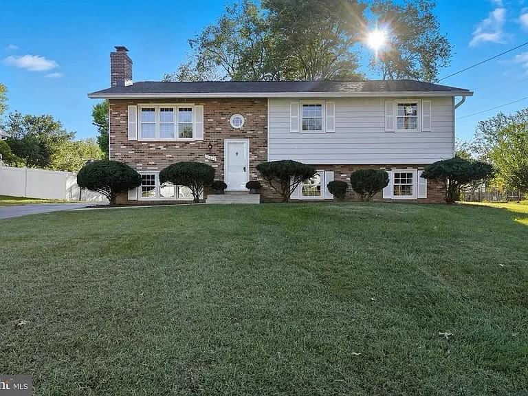 14615 Baugher Dr - Photo 3 of 15