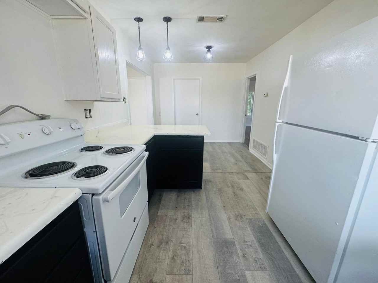 1824 Coleman St - Photo 3 of 13