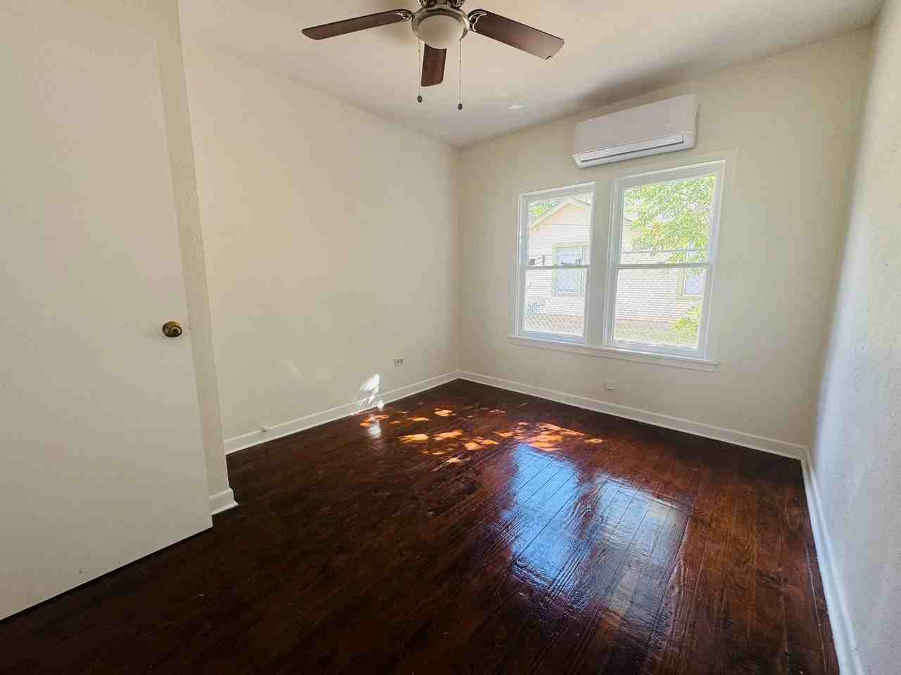 1824 Coleman St - Photo 5 of 13