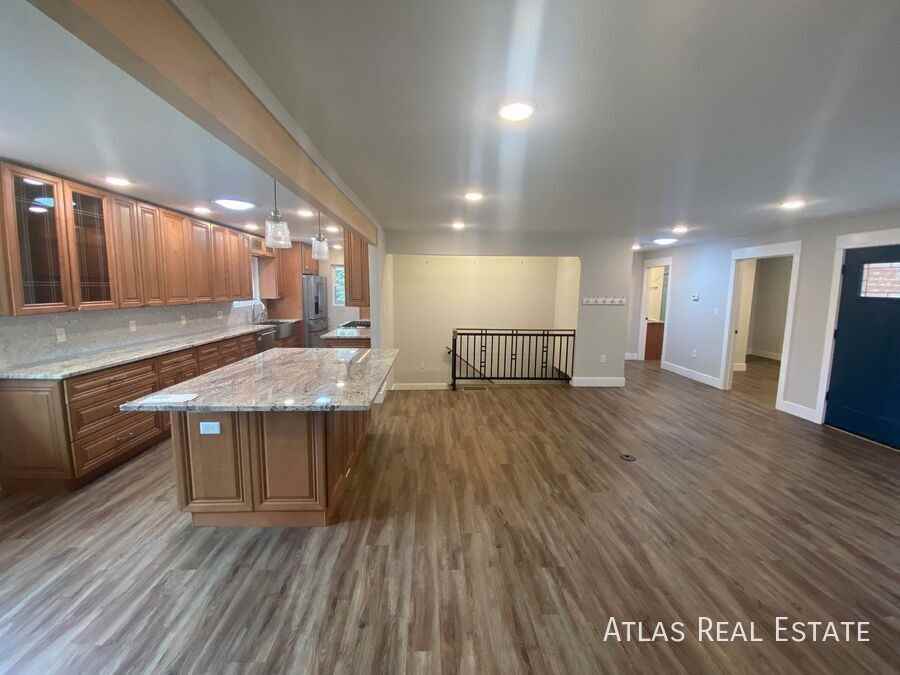 6201 S Clarkson St - Photo 3 of 21