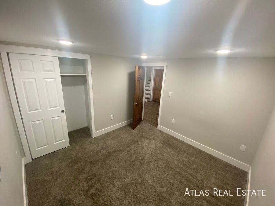 6201 S Clarkson St - Photo 5 of 21