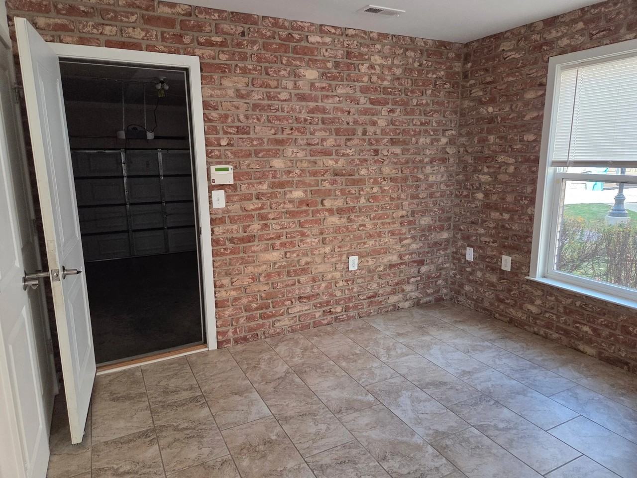 1451 Trafalgar Ln - Photo 3 of 17