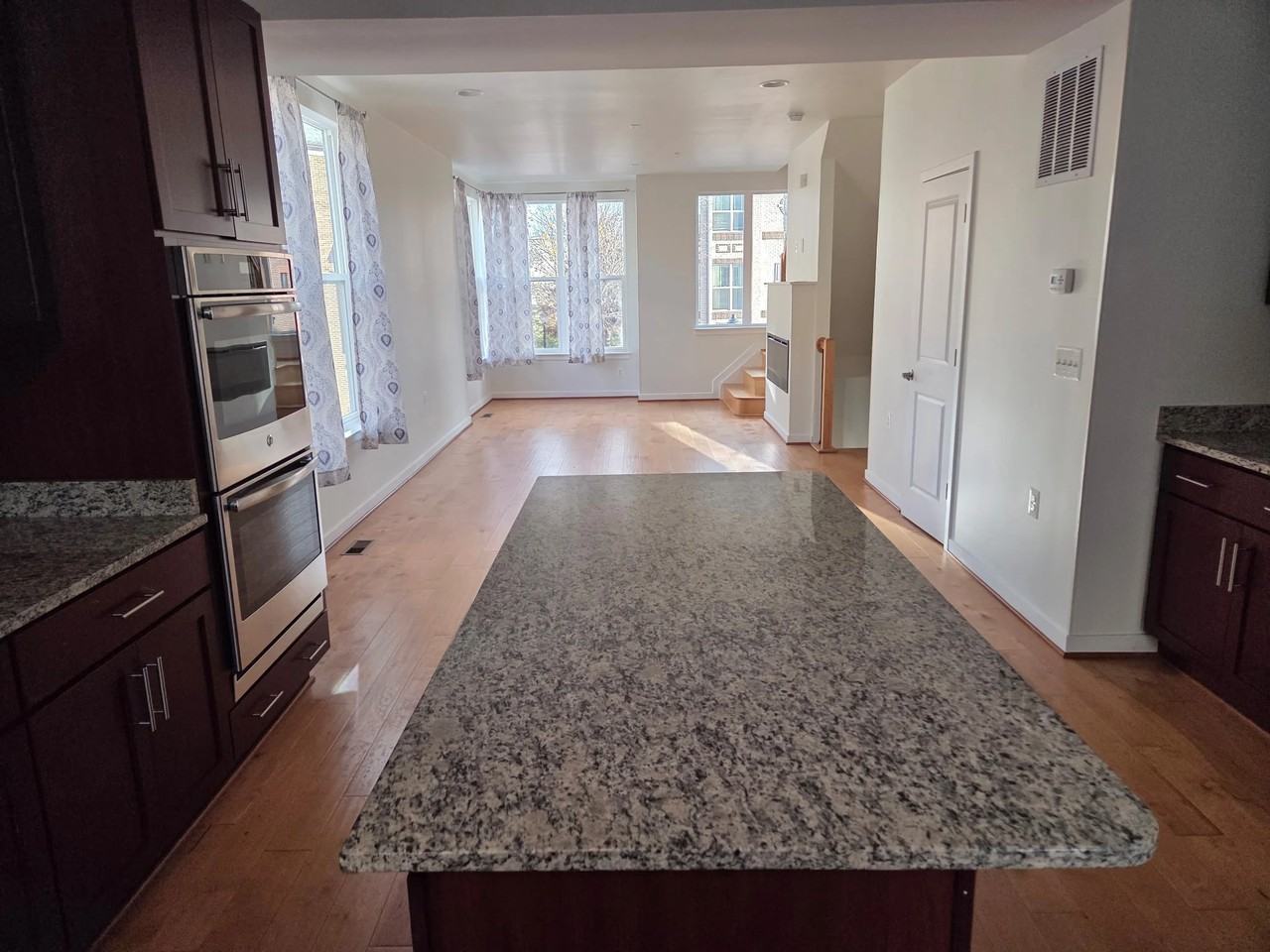 1451 Trafalgar Ln - Photo 6 of 17