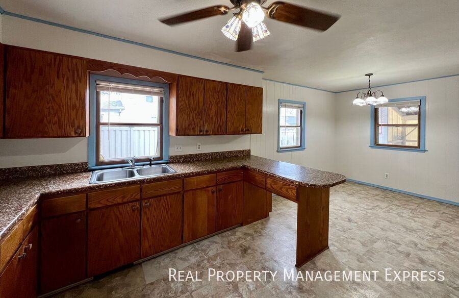 715 S 4th Ave - Photo 6 of 16