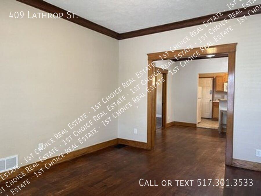 409 Lathrop St - Photo 4 of 20