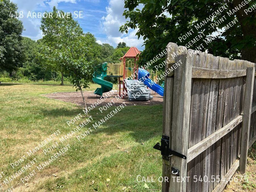418 Arbor Ave Se - Photo 4 of 15