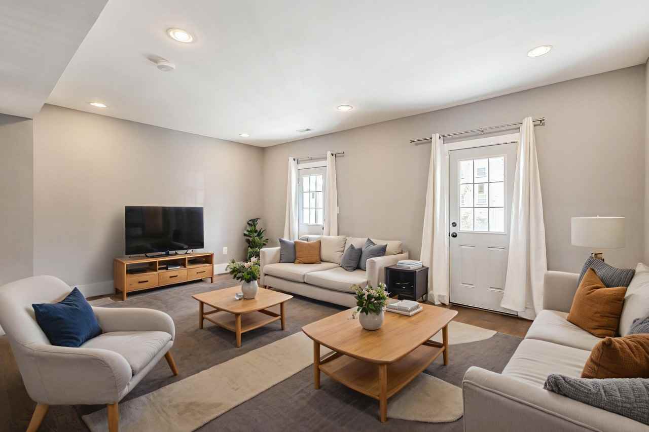 264 Division Ave Ne - Photo 2 of 30