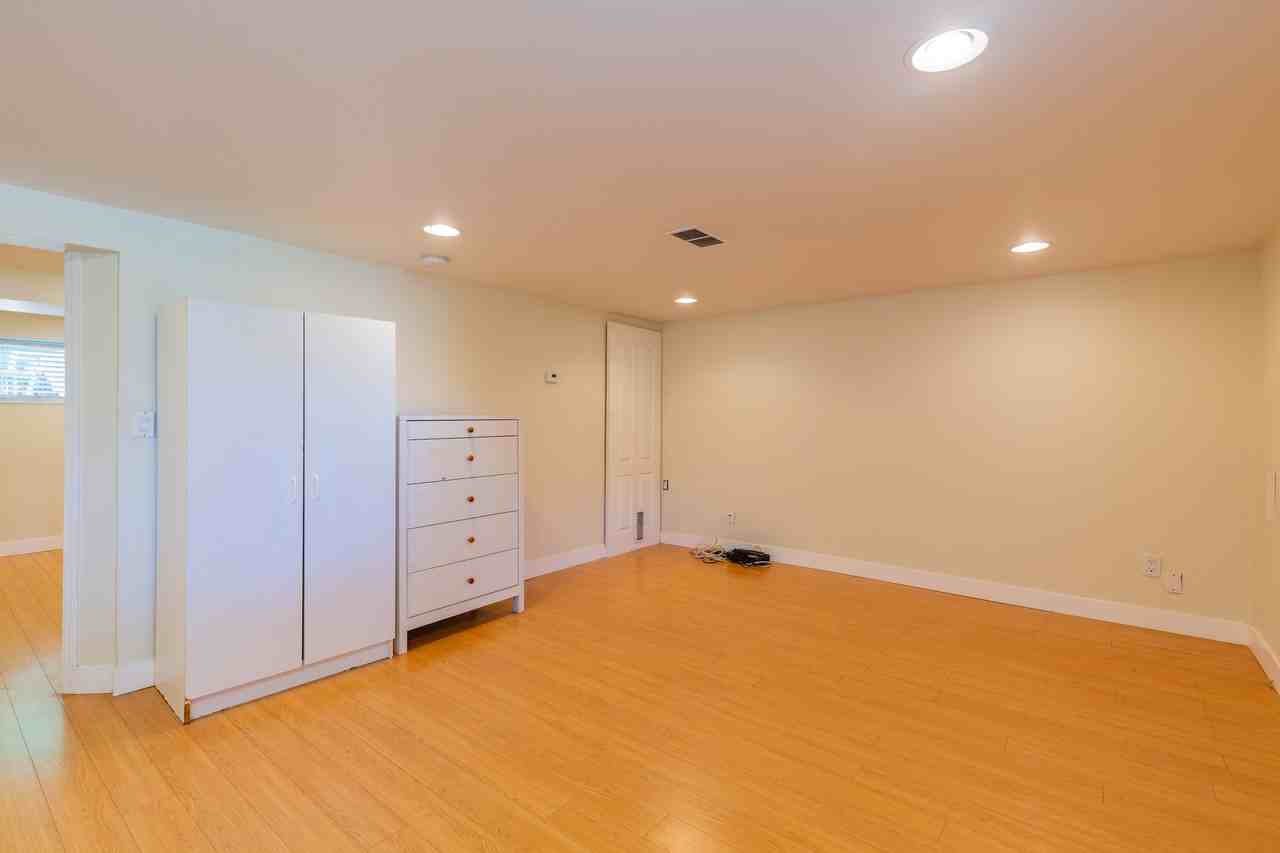 481 19th Ave W Bsmt Unit - Photo 4 of 11