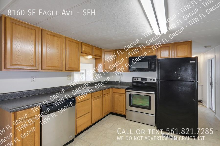 8160 Se Eagle Ave #SFH - Photo 3 of 9