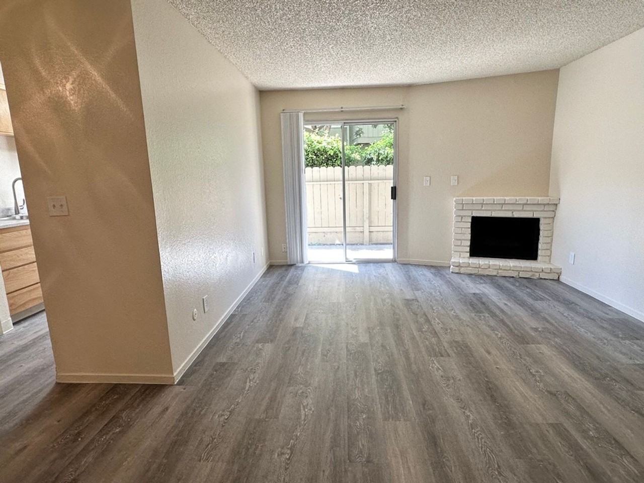 Merit Manor Apartments - Photo 3 of 6