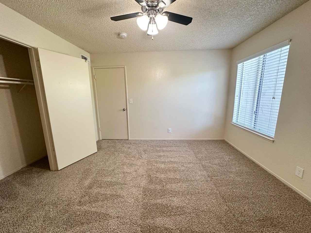 Merit Manor Apartments - Photo 4 of 6