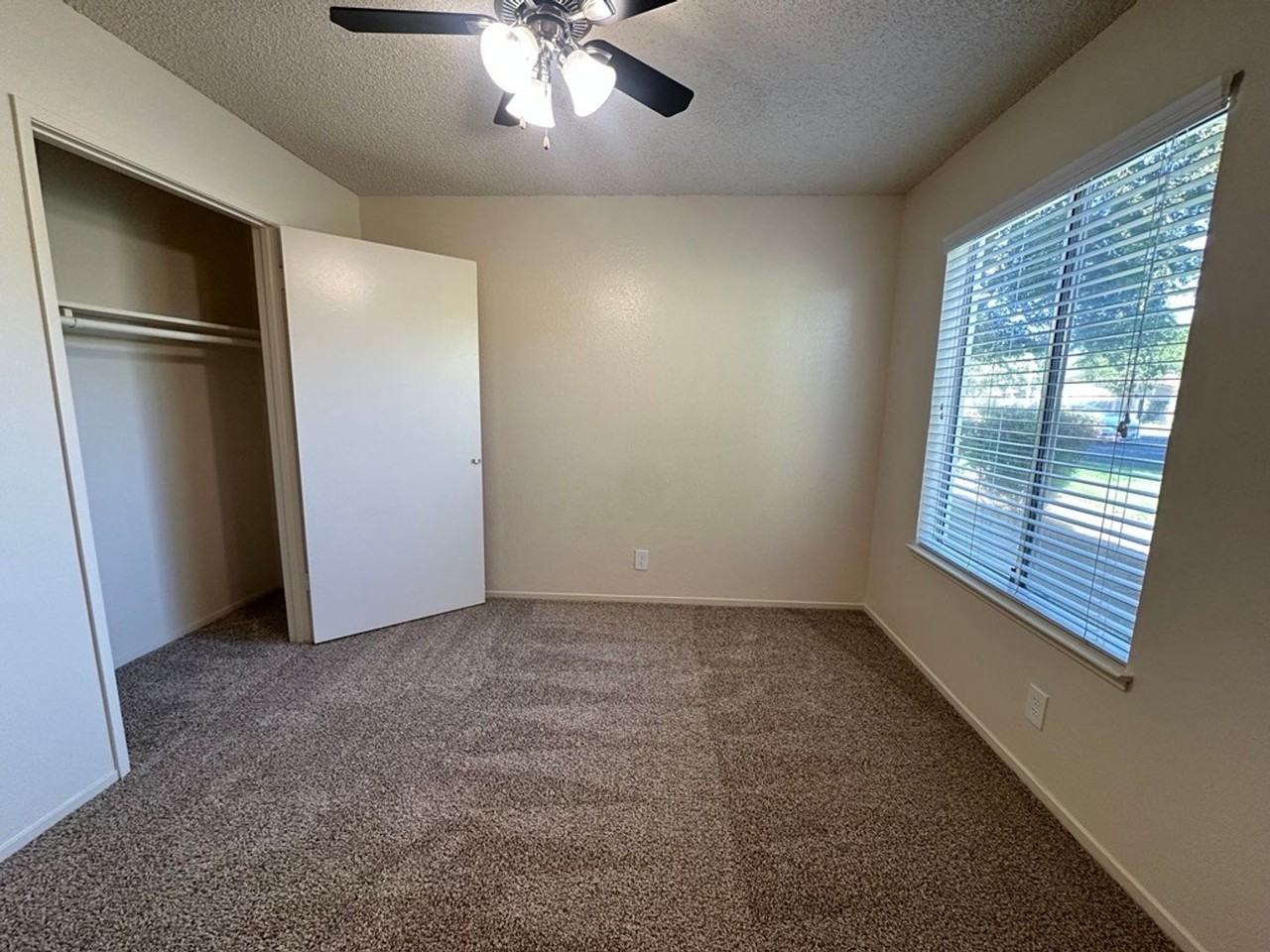 Merit Manor Apartments - Photo 5 of 6