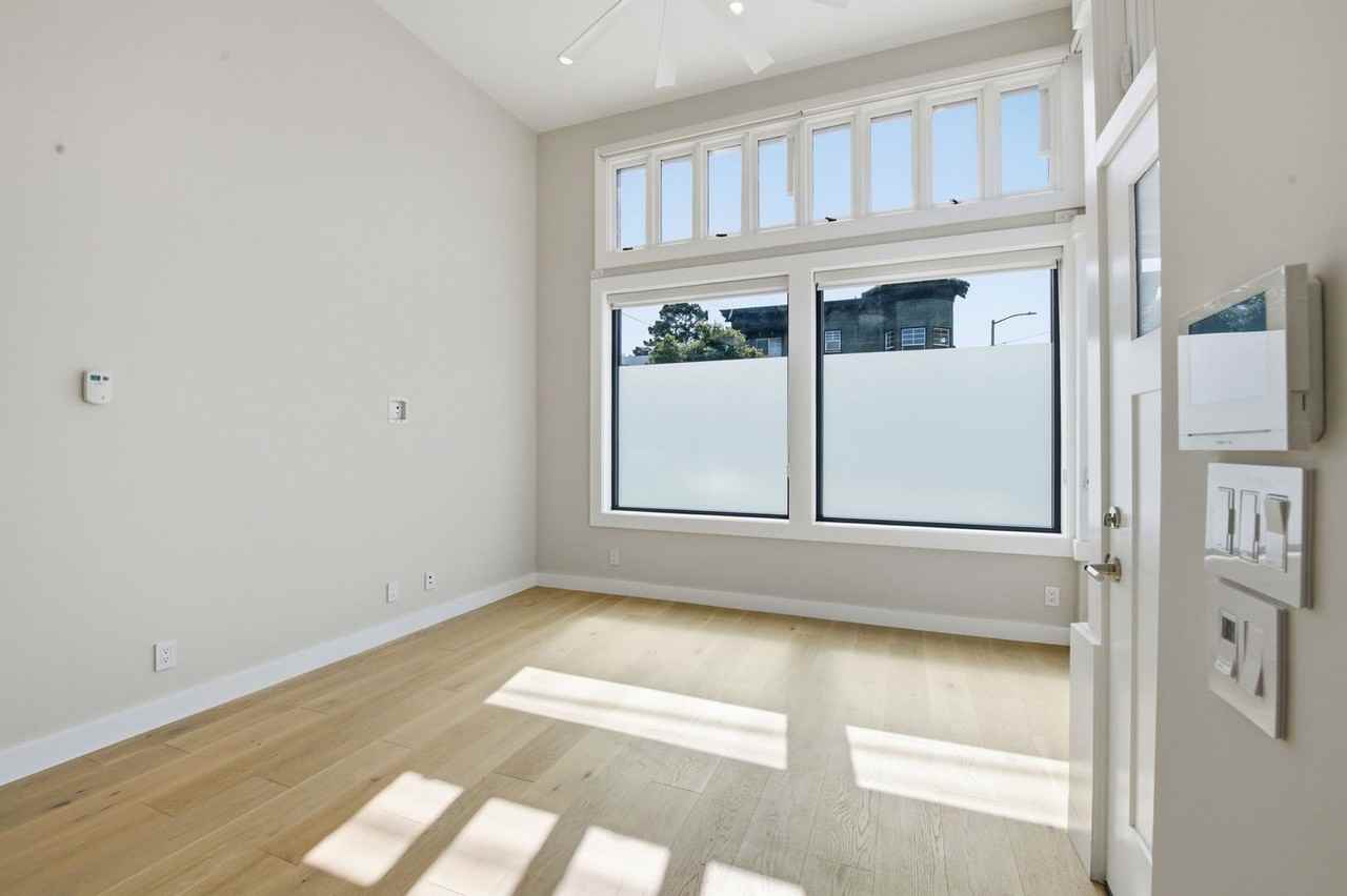 1498 9th Ave - Photo 4 of 23