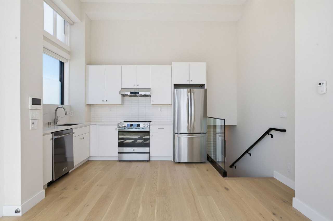 1498 9th Ave - Photo 5 of 23