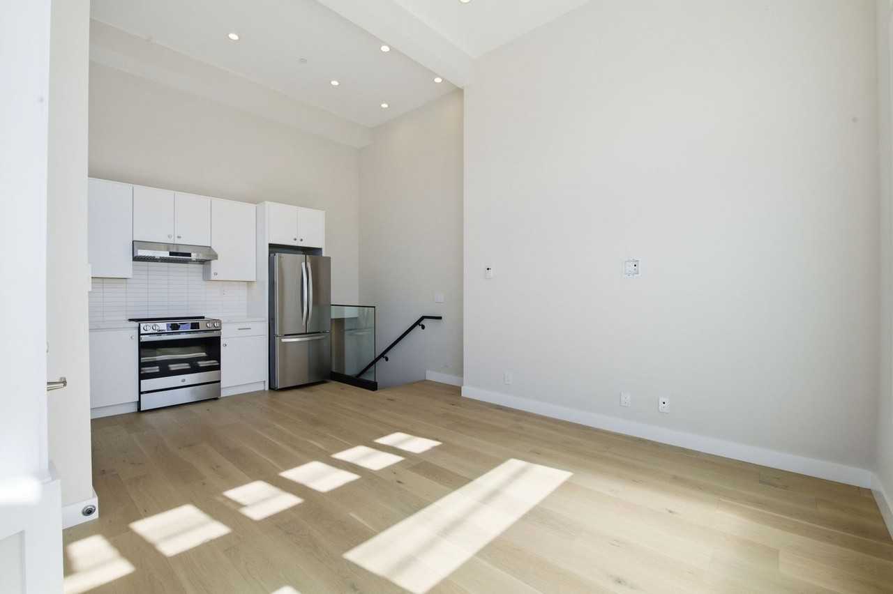 1498 9th Ave - Photo 6 of 23