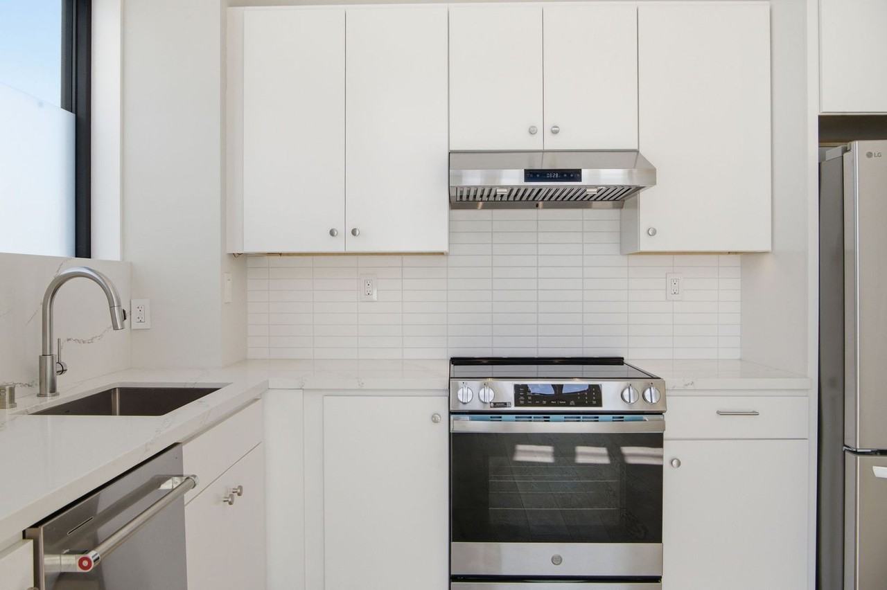 1498 9th Ave - Photo 7 of 23