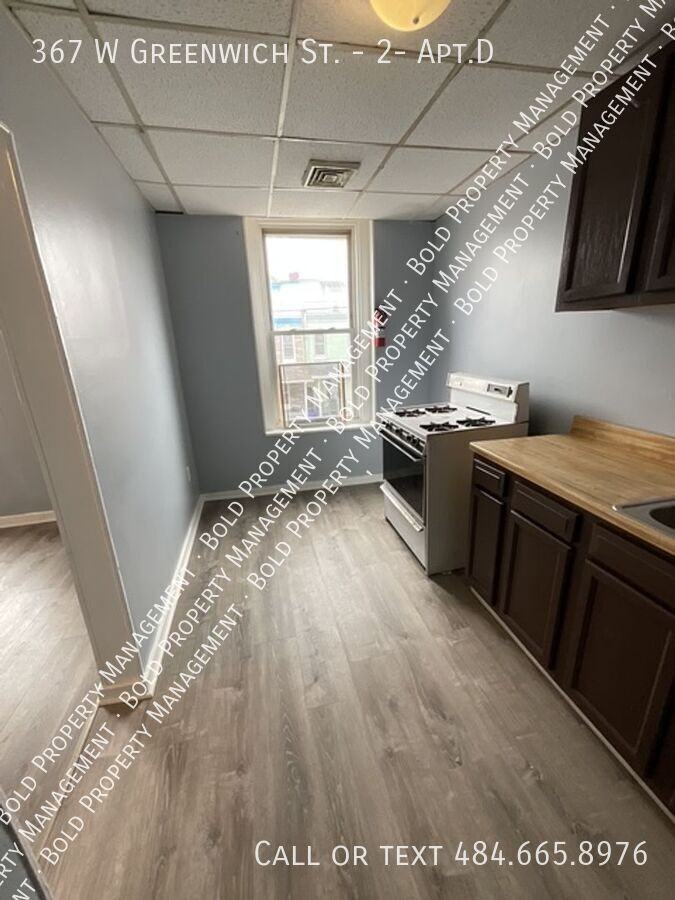 367 W Greenwich St #2APTD - Photo 2 of 10