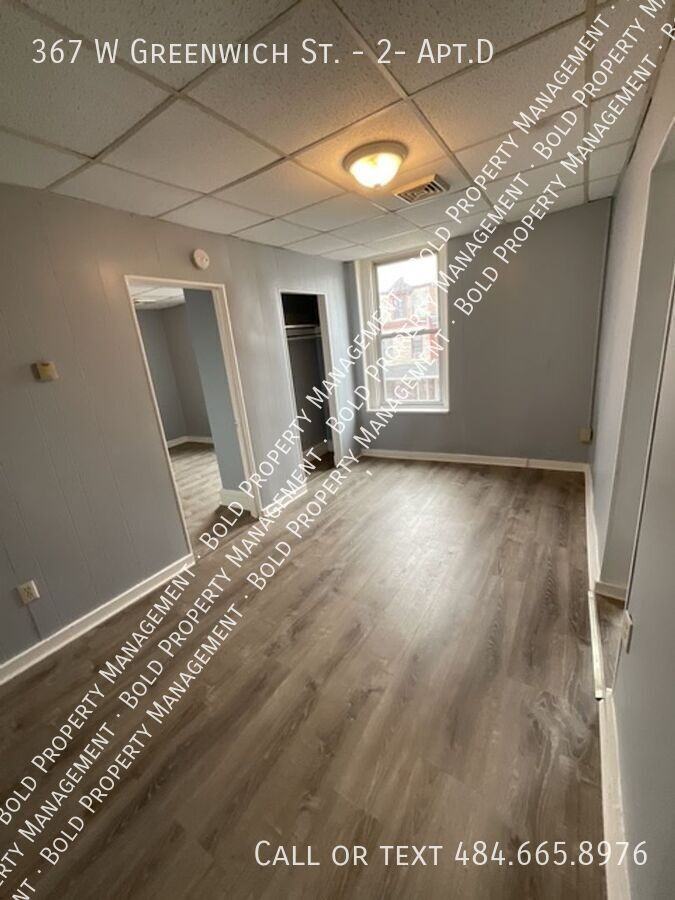 367 W Greenwich St #2APTD - Photo 3 of 10