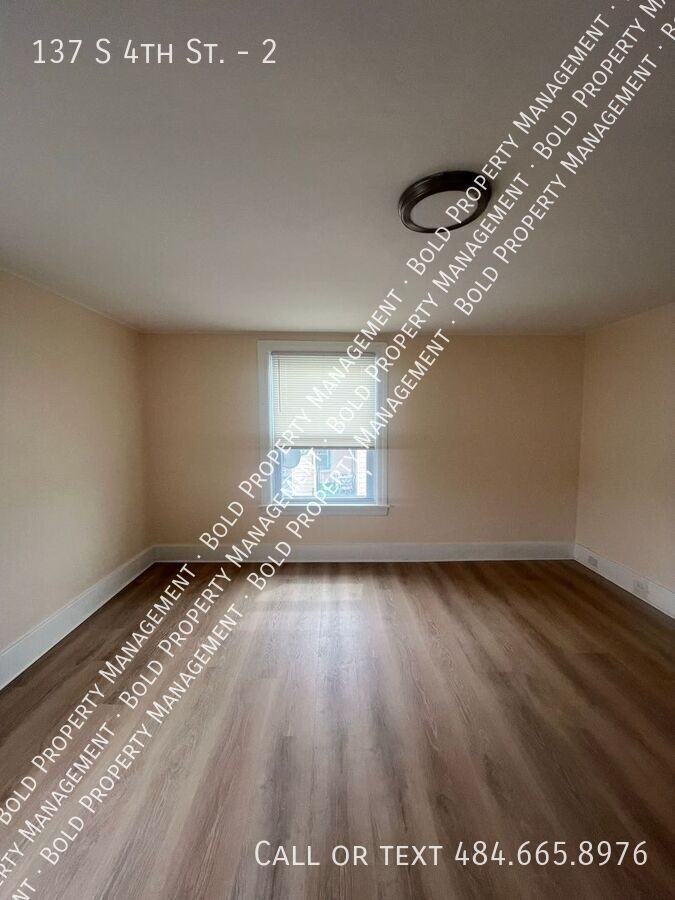 137 S 4th St #2 - Photo 4 of 13