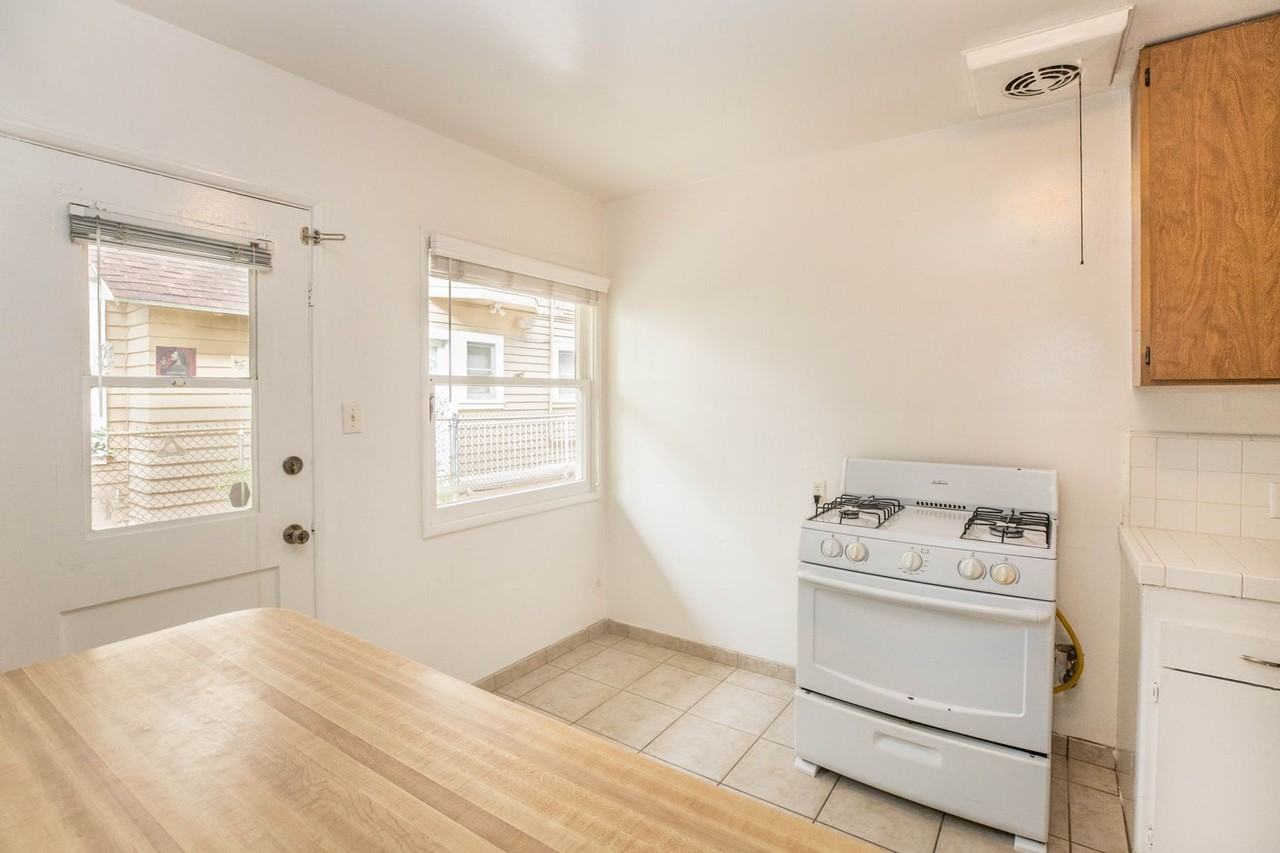25 19th Ave #A - Photo 4 of 27