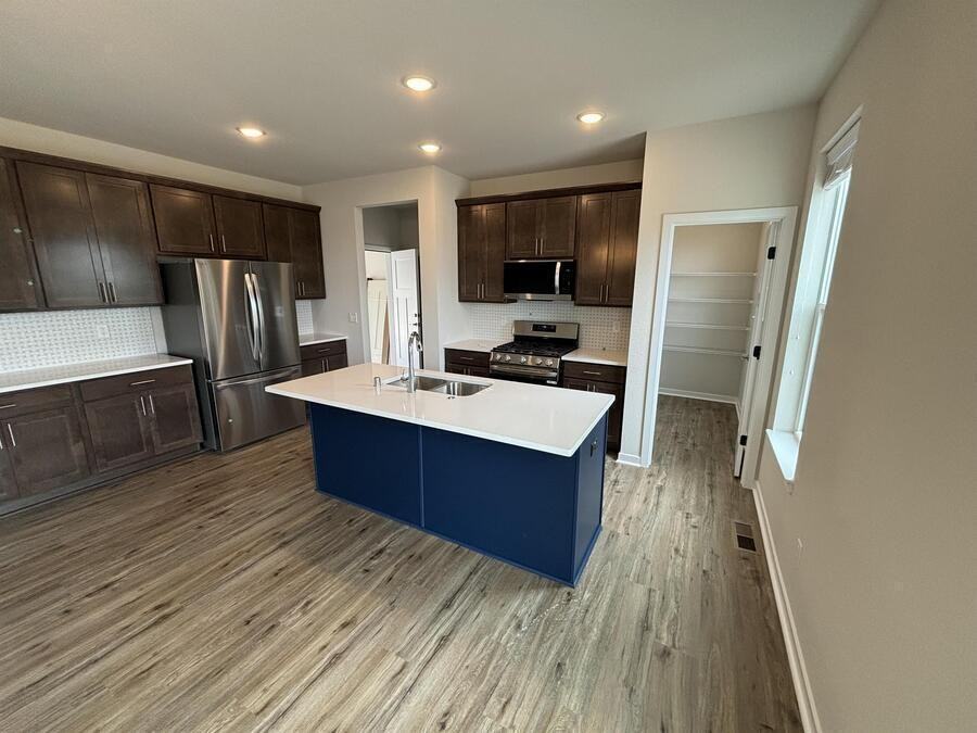 670 Lambert Dr - Photo 3 of 27