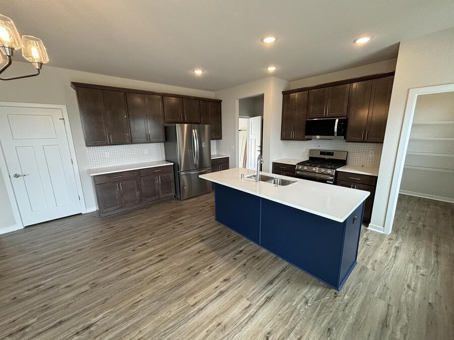 670 Lambert Dr - Photo 4 of 27