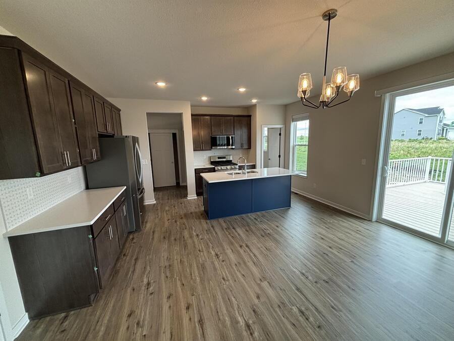 670 Lambert Dr - Photo 5 of 27