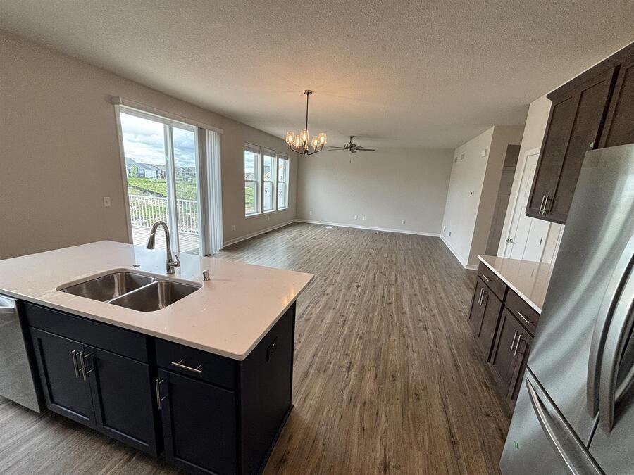 670 Lambert Dr - Photo 6 of 27