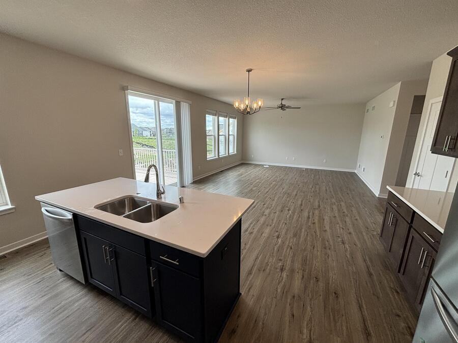 670 Lambert Dr - Photo 7 of 27